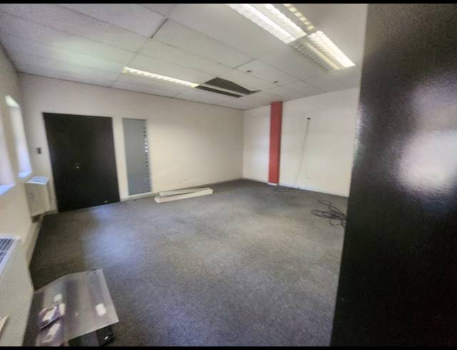 686M² OFFICE TO LET IN RANDJESPARK